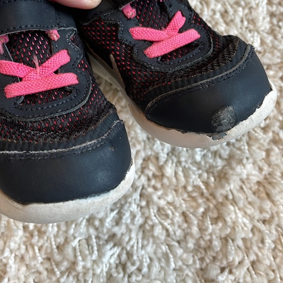 ⚡️flash sale! 3 for 10⚡️ Nike toddler’s sneakers - Picture 2 of 4